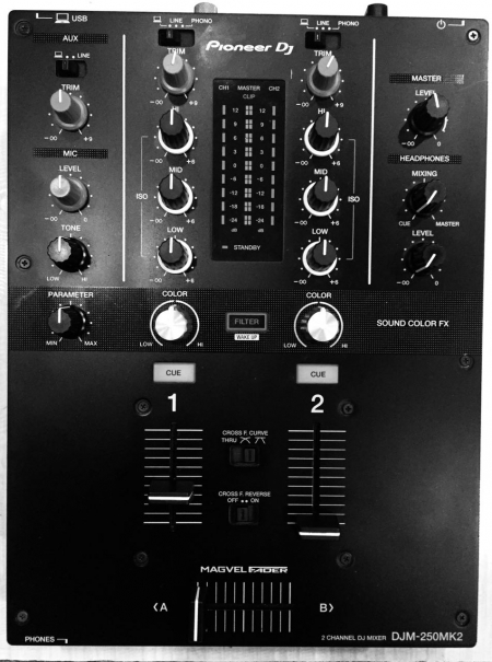 Mixer Pioneer DJM 250 MK2 com RekordBox